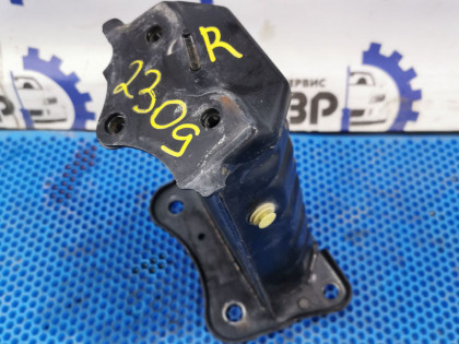 Кронштейн усилителя бампера GRS191