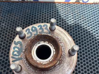 Ступица передняя правая J32