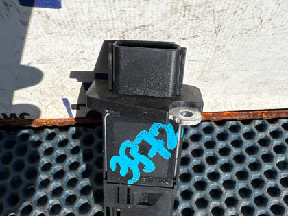 Датчик расхода воздуха J32