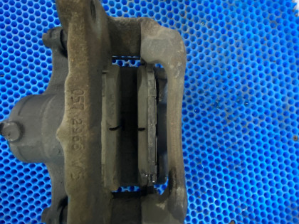 Суппорт передний правый MAZDA CX-3 OEM B4Y03398ZC DK5FW 2015